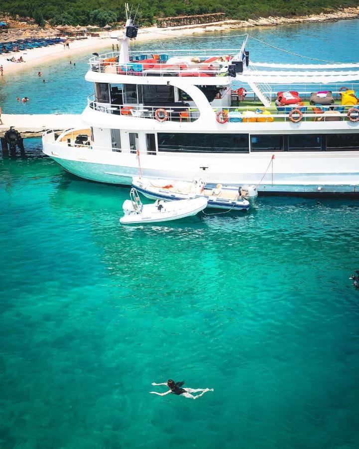 Queen Isabella Premium Hotel Vlore Bagian luar foto