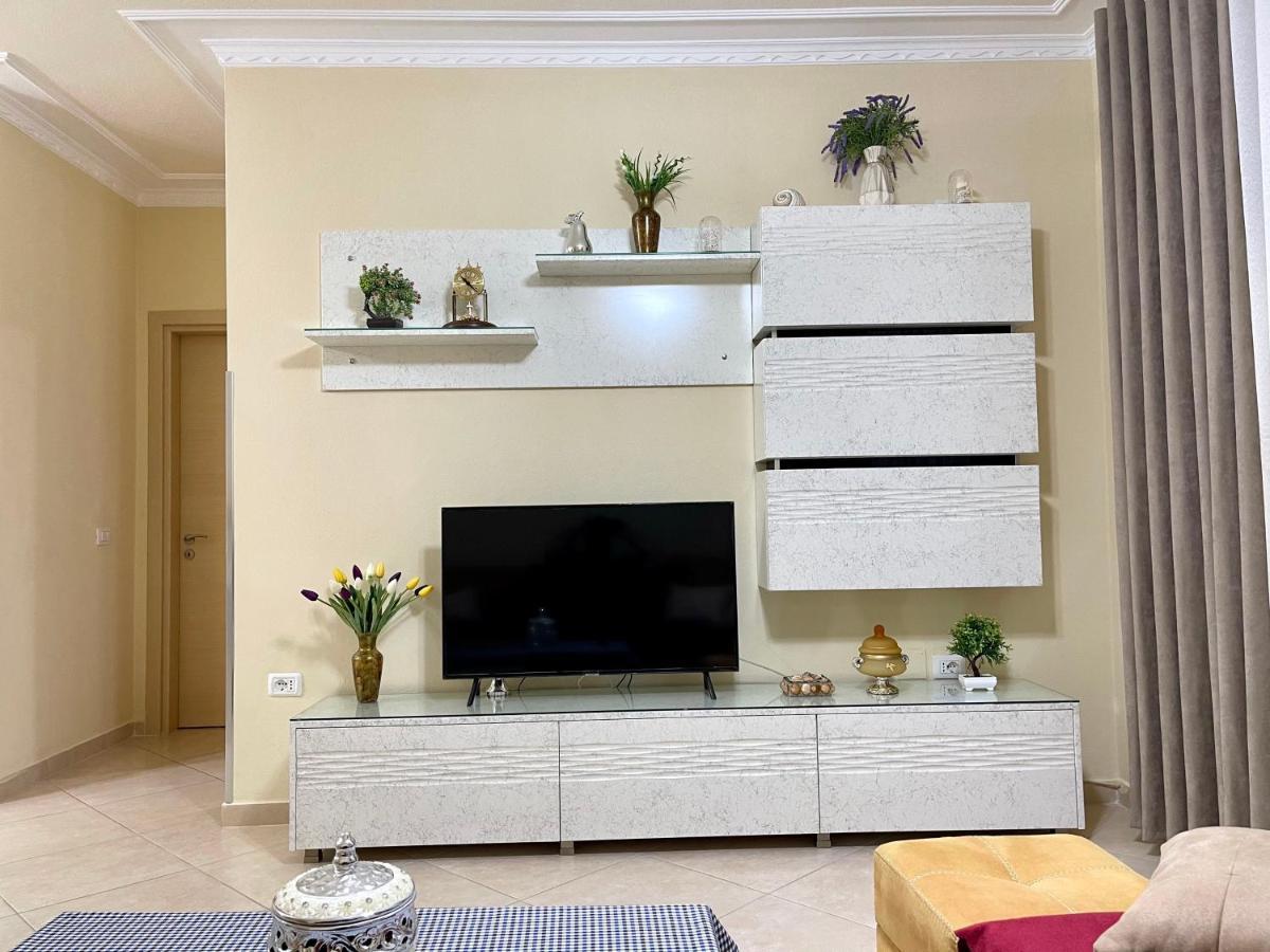 Queen Isabella Premium Hotel Vlore Bagian luar foto