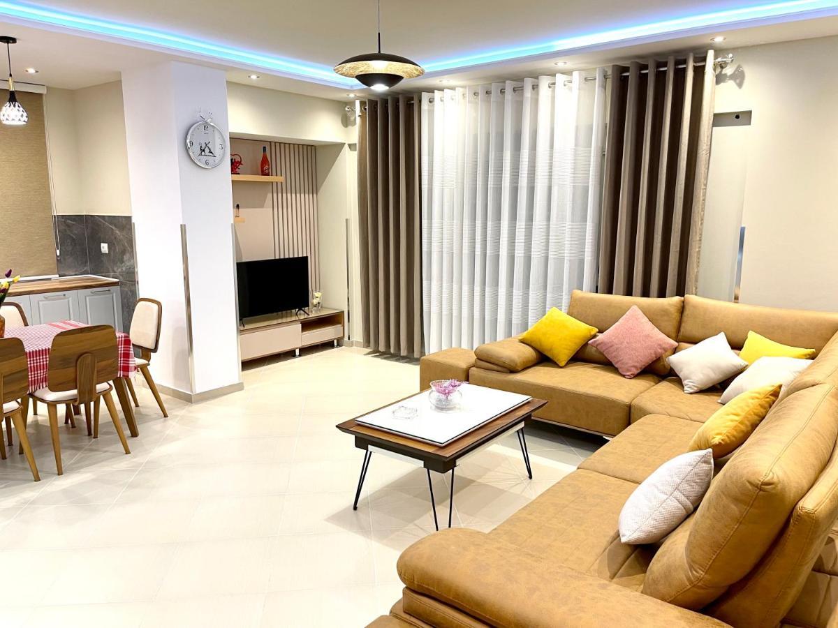 Queen Isabella Premium Hotel Vlore Bagian luar foto